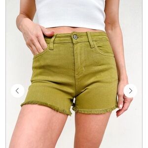 Judy Blue Mid-Rise Matcha Garment Dyed Fray Hem Shorts -‎ 1XL